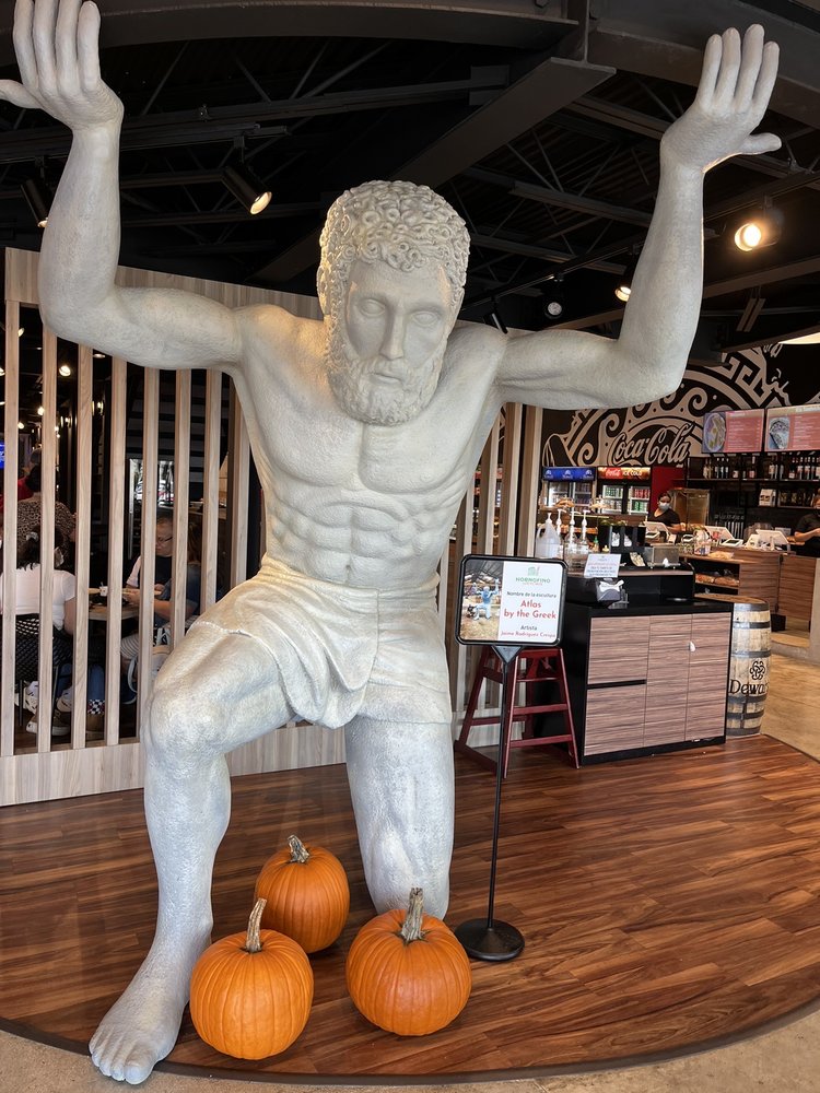 La estatua del Atlas cargando pan en HORNOFINO Los Filtros